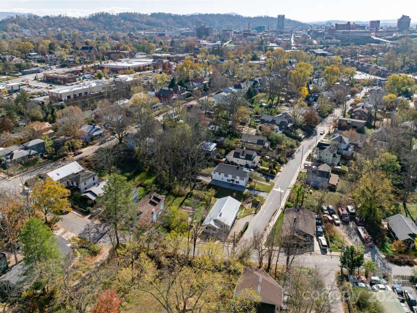 89 Woodrow Avenue, Asheville, NC 28801.  MLS# CAR4186528, YatesRealty ID 8319. 