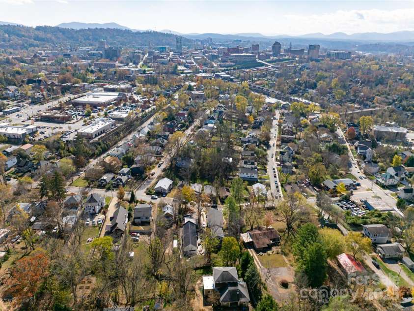 89 Woodrow Avenue, Asheville, NC 28801.  MLS# CAR4186528, YatesRealty ID 8319. 