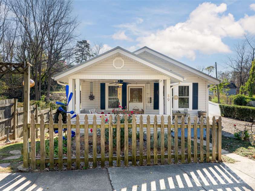 89 Woodrow Avenue, Asheville, NC 28801.  MLS# CAR4186528, YatesRealty ID 8319. 89 Woodrow Ave, just blocks to Trader Joes, Whole Foods and Downtown Asheville