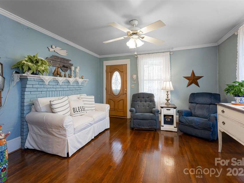 89 Woodrow Avenue, Asheville, NC 28801.  MLS# CAR4186528, YatesRealty ID 8319. Beautiful wood floors