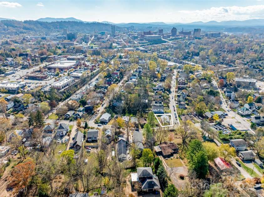 89 Woodrow Avenue, Asheville, NC 28801.  MLS# CAR4186528, YatesRealty ID 8319. Close proximity to Downtown Asheville