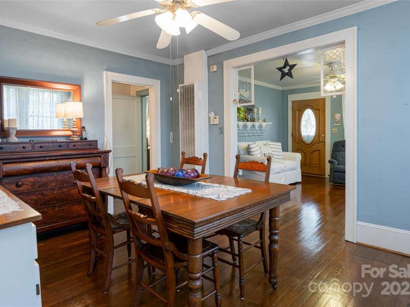 89 Woodrow Avenue, Asheville, NC 28801.  MLS# CAR4186528, YatesRealty ID 8319. Lots of natural light