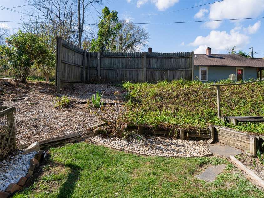 89 Woodrow Avenue, Asheville, NC 28801.  MLS# CAR4186528, YatesRealty ID 8319. Mature flowering landscaping