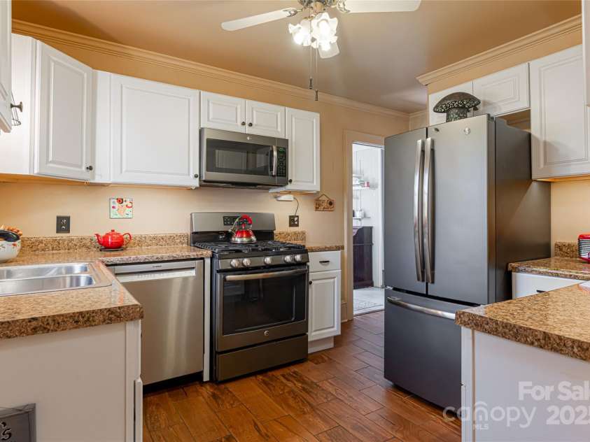 89 Woodrow Avenue, Asheville, NC 28801.  MLS# CAR4186528, YatesRealty ID 8319. Spacious updated kitchen with tile floors and stainless steel appliances including gas range