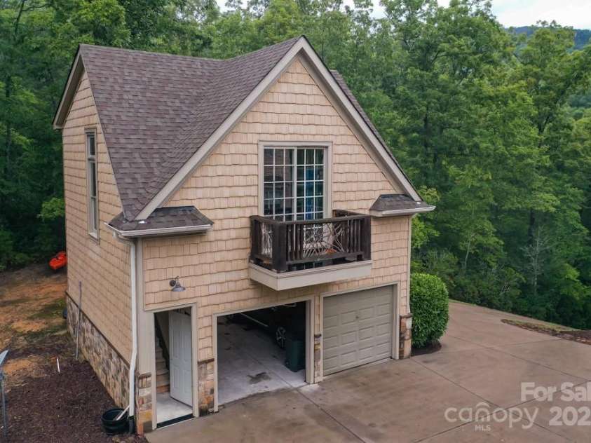 376 Grandview Drive, Lake Lure, NC 28746.  MLS# CAR4286167, YatesRealty ID 832. 