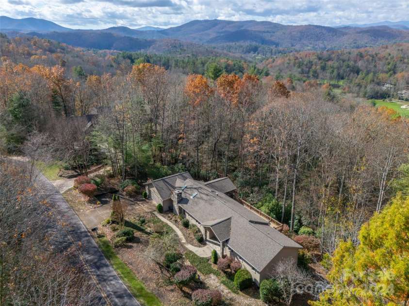 70 Old Hickory Trail, Hendersonville, NC 28739.  MLS# CAR4198973, YatesRealty ID 832. 