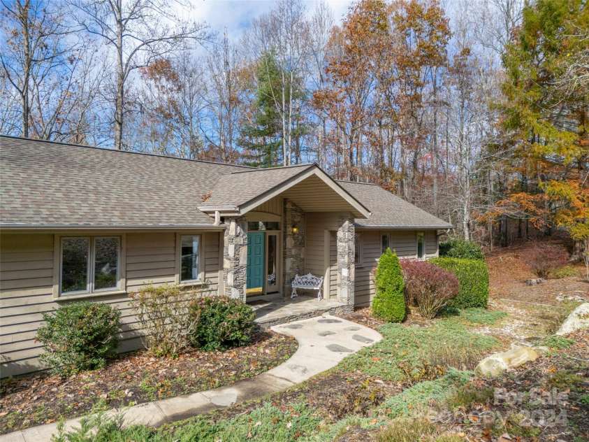 70 Old Hickory Trail, Hendersonville, NC 28739.  MLS# CAR4198973, YatesRealty ID 832. 