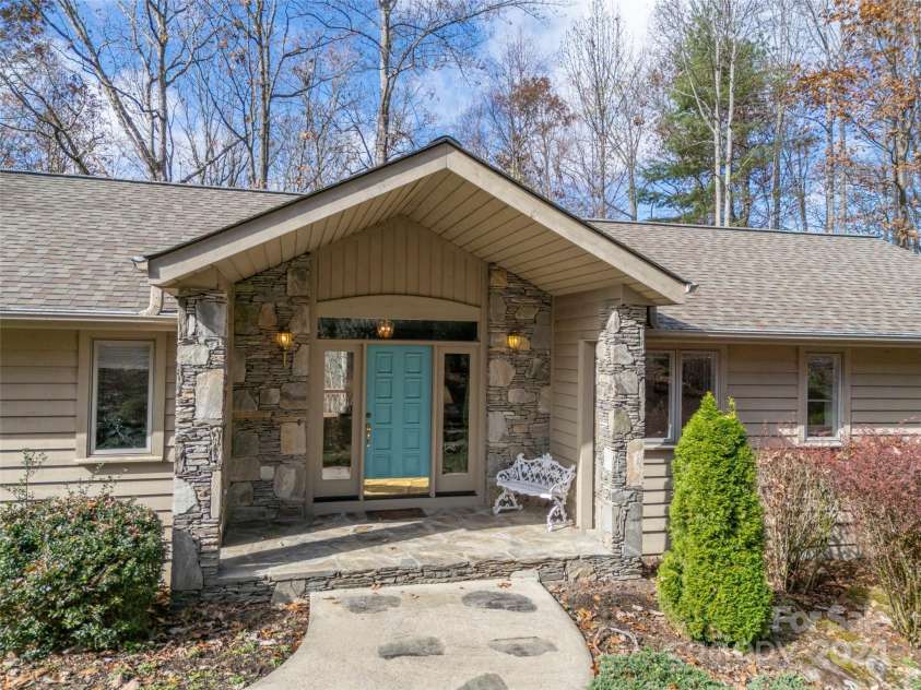 70 Old Hickory Trail, Hendersonville, NC 28739.  MLS# CAR4198973, YatesRealty ID 832. 