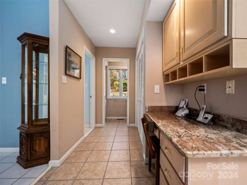 70 Old Hickory Trail, Hendersonville, NC 28739.  MLS# CAR4198973, YatesRealty ID 832. 