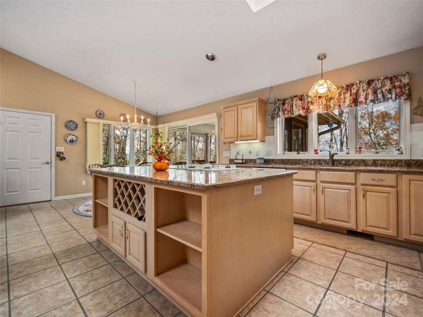 70 Old Hickory Trail, Hendersonville, NC 28739.  MLS# CAR4198973, YatesRealty ID 832. 