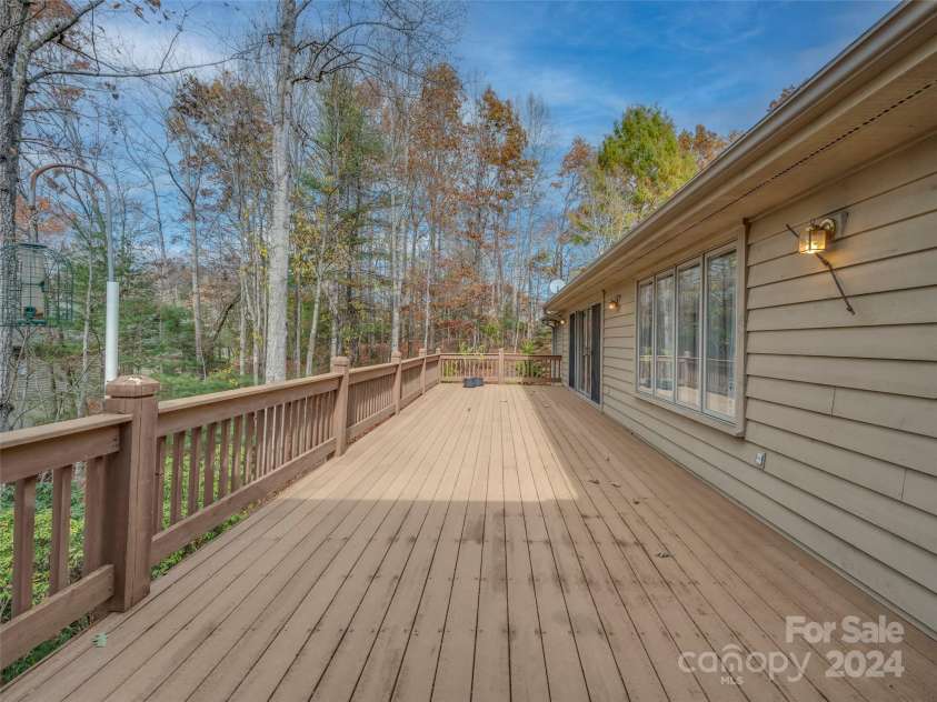 70 Old Hickory Trail, Hendersonville, NC 28739.  MLS# CAR4198973, YatesRealty ID 832. 