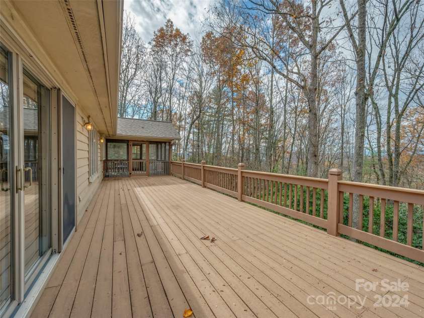70 Old Hickory Trail, Hendersonville, NC 28739.  MLS# CAR4198973, YatesRealty ID 832. 