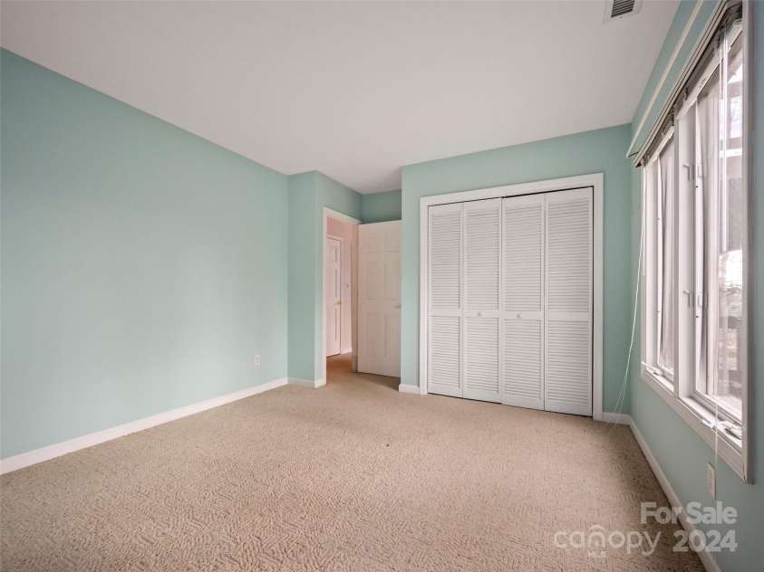 70 Old Hickory Trail, Hendersonville, NC 28739.  MLS# CAR4198973, YatesRealty ID 832. 