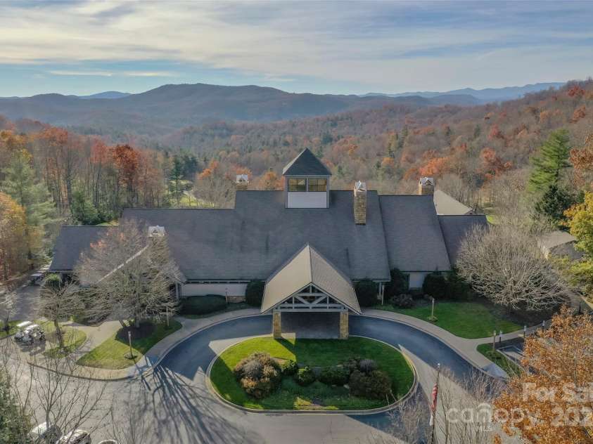 70 Old Hickory Trail, Hendersonville, NC 28739.  MLS# CAR4198973, YatesRealty ID 832. 