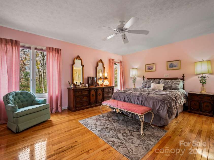 70 Old Hickory Trail, Hendersonville, NC 28739.  MLS# CAR4198973, YatesRealty ID 832. 