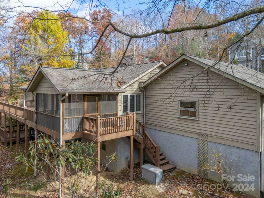 70 Old Hickory Trail, Hendersonville, NC 28739.  MLS# CAR4198973, YatesRealty ID 832. 