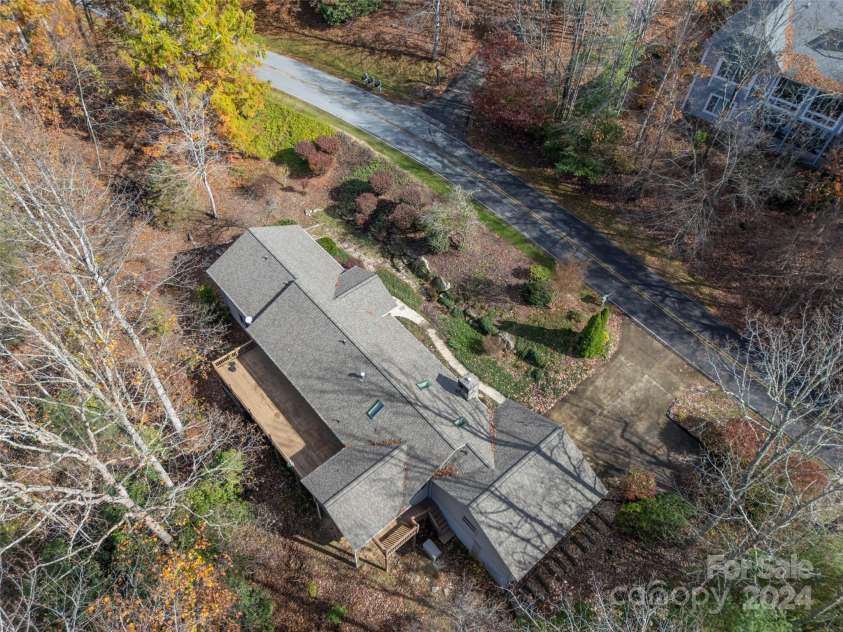 70 Old Hickory Trail, Hendersonville, NC 28739.  MLS# CAR4198973, YatesRealty ID 832. 