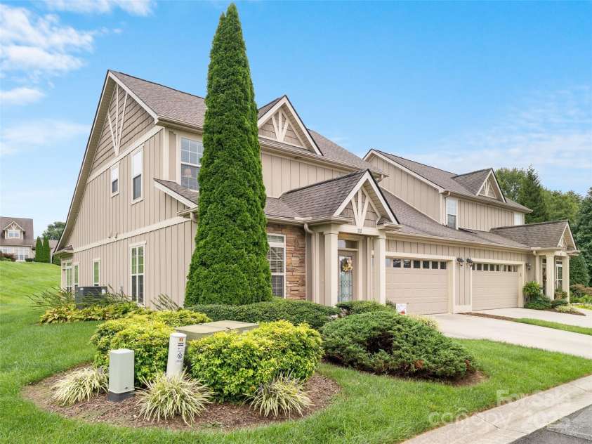 22 Florian Lane, Fletcher, NC 28732.  MLS# CAR4279113, YatesRealty ID 8320. 