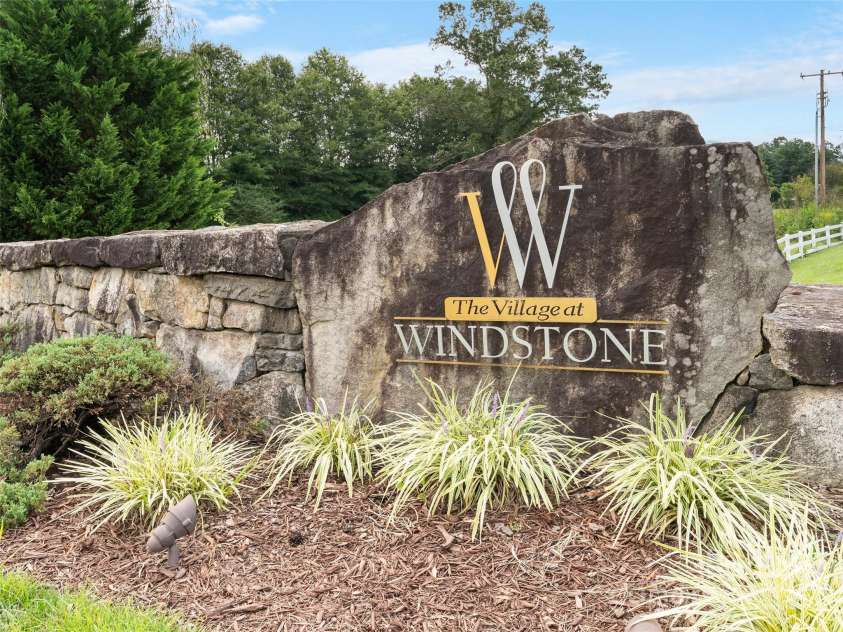22 Florian Lane, Fletcher, NC 28732.  MLS# CAR4279113, YatesRealty ID 8320. 