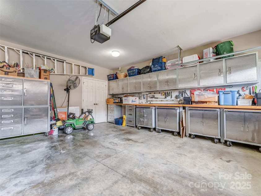 22 Florian Lane, Fletcher, NC 28732.  MLS# CAR4279113, YatesRealty ID 8320. 