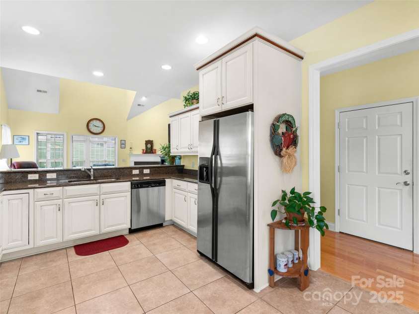 22 Florian Lane, Fletcher, NC 28732.  MLS# CAR4279113, YatesRealty ID 8320. Kitchen