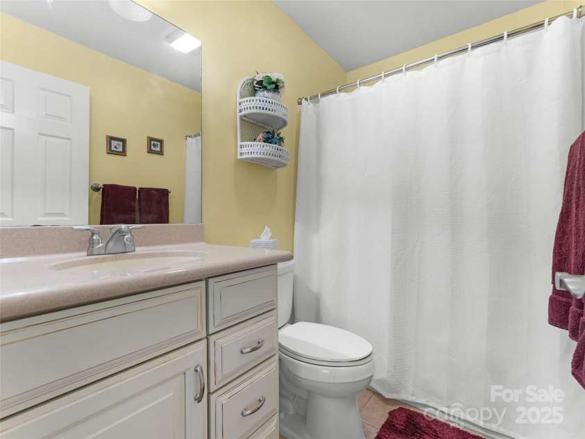 22 Florian Lane, Fletcher, NC 28732.  MLS# CAR4279113, YatesRealty ID 8320. Upstairs full bath