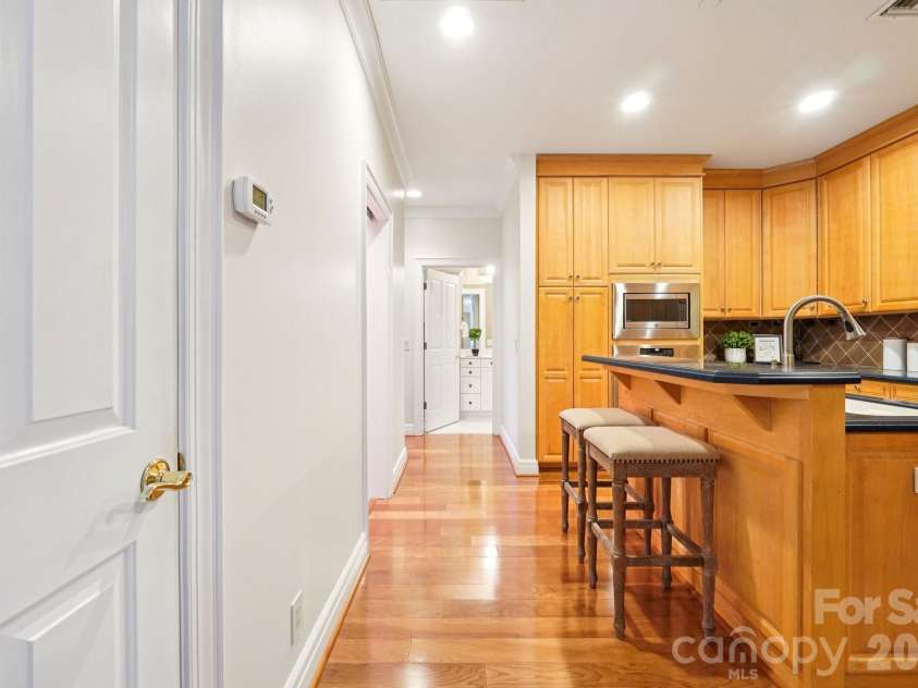526 Church Street, Charlotte, NC 28202.  MLS# CAR4363606, YatesRealty ID 8320. 