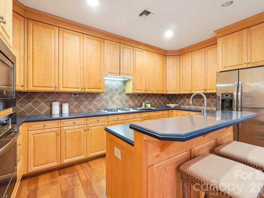 526 Church Street, Charlotte, NC 28202.  MLS# CAR4363606, YatesRealty ID 8320. 