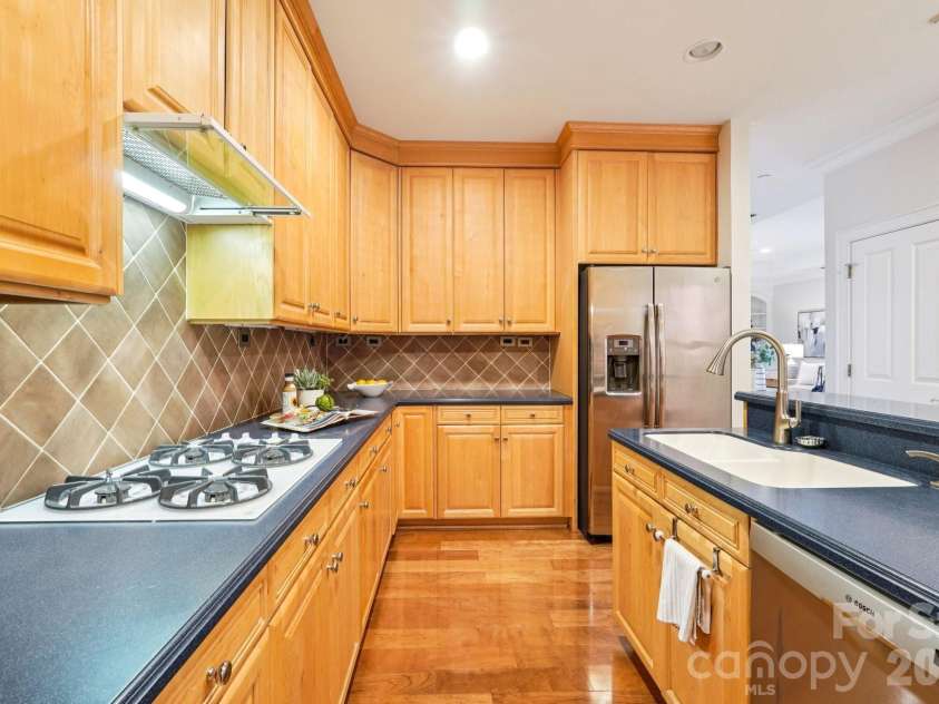 526 Church Street, Charlotte, NC 28202.  MLS# CAR4363606, YatesRealty ID 8320. 