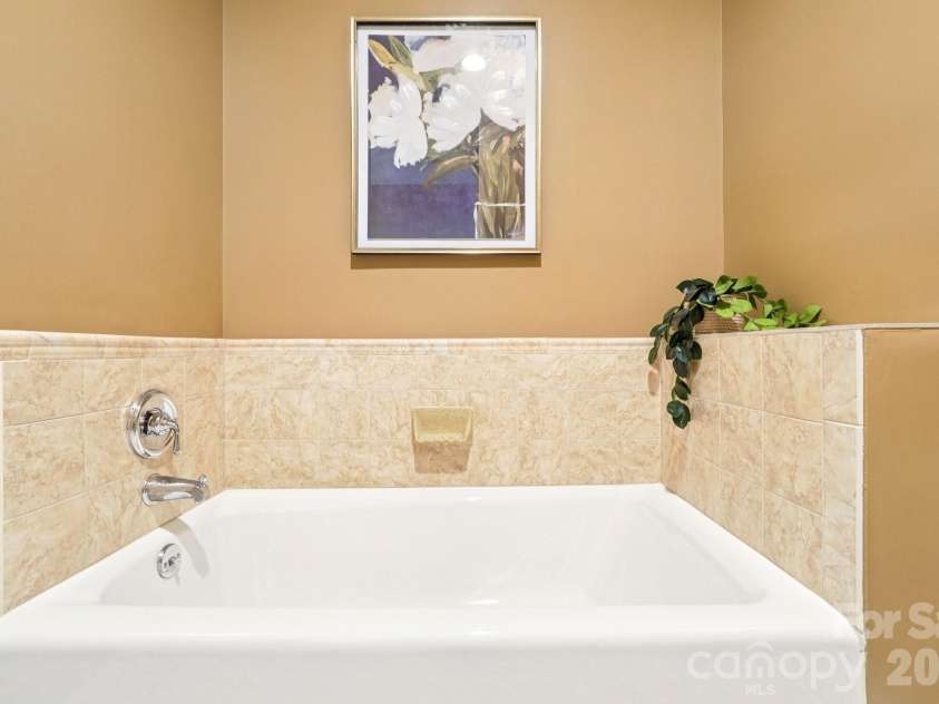526 Church Street, Charlotte, NC 28202.  MLS# CAR4363606, YatesRealty ID 8320. 