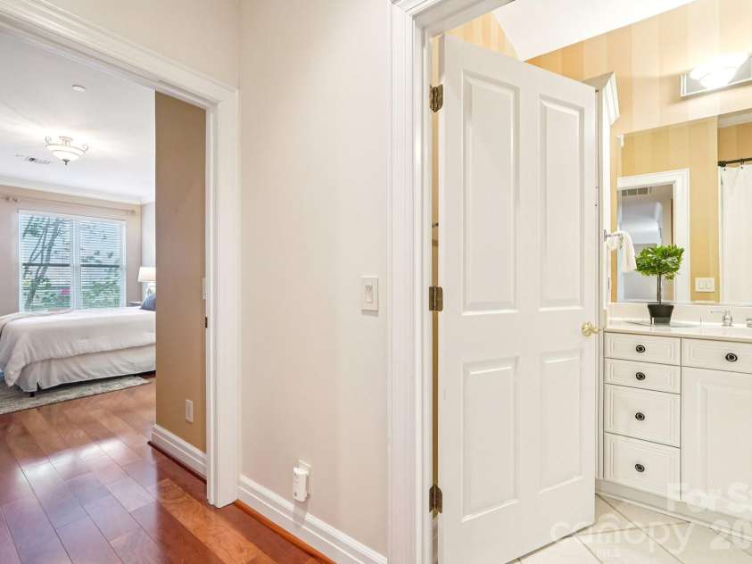 526 Church Street, Charlotte, NC 28202.  MLS# CAR4363606, YatesRealty ID 8320. 