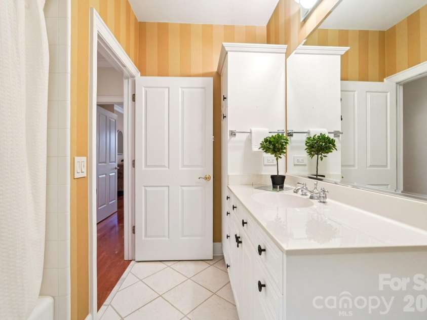 526 Church Street, Charlotte, NC 28202.  MLS# CAR4363606, YatesRealty ID 8320. 