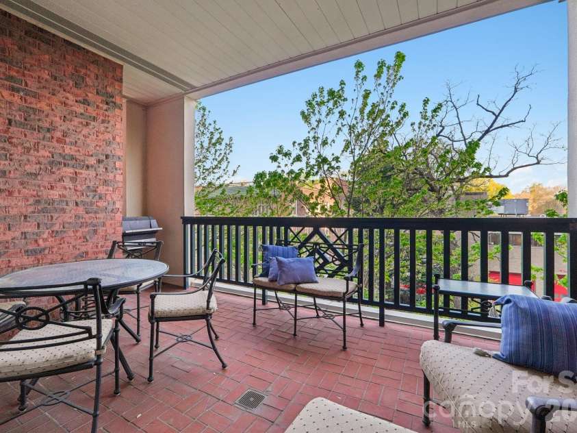 526 Church Street, Charlotte, NC 28202.  MLS# CAR4363606, YatesRealty ID 8320. 