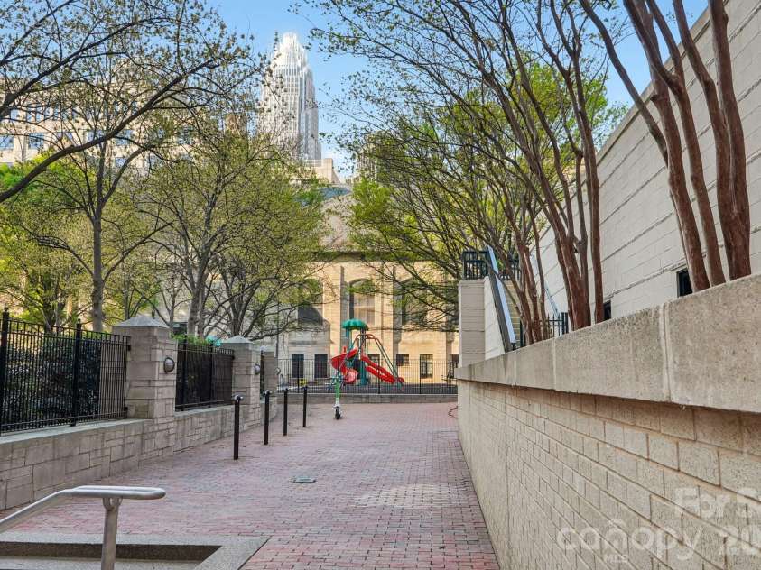 526 Church Street, Charlotte, NC 28202.  MLS# CAR4363606, YatesRealty ID 8320. 