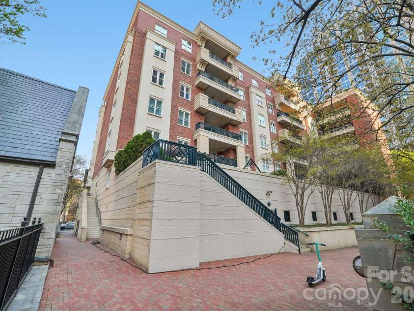 526 Church Street, Charlotte, NC 28202.  MLS# CAR4363606, YatesRealty ID 8320. 