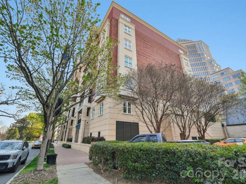 526 Church Street, Charlotte, NC 28202.  MLS# CAR4363606, YatesRealty ID 8320. 