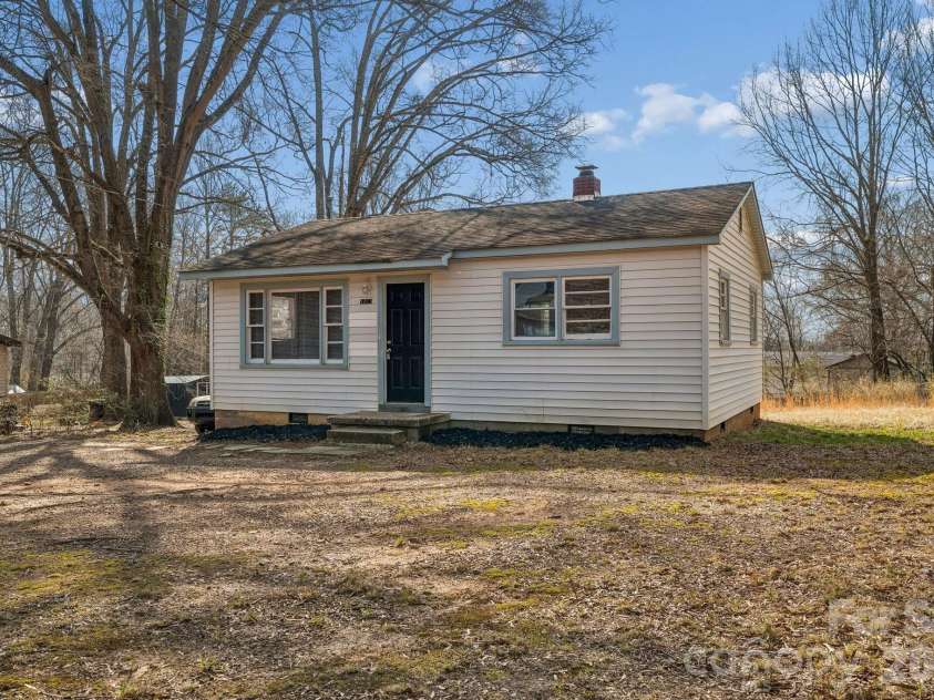 1713 Younger Avenue, Statesville, NC 28677.  MLS# CAR4351306, YatesRealty ID 8321. 