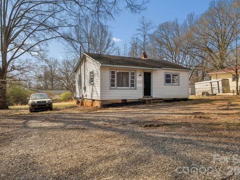 1713 Younger Avenue, Statesville, NC 28677.  MLS# CAR4351306, YatesRealty ID 8321. 