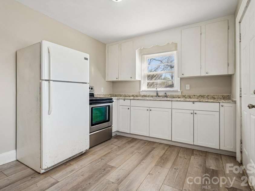 1713 Younger Avenue, Statesville, NC 28677.  MLS# CAR4351306, YatesRealty ID 8321. 