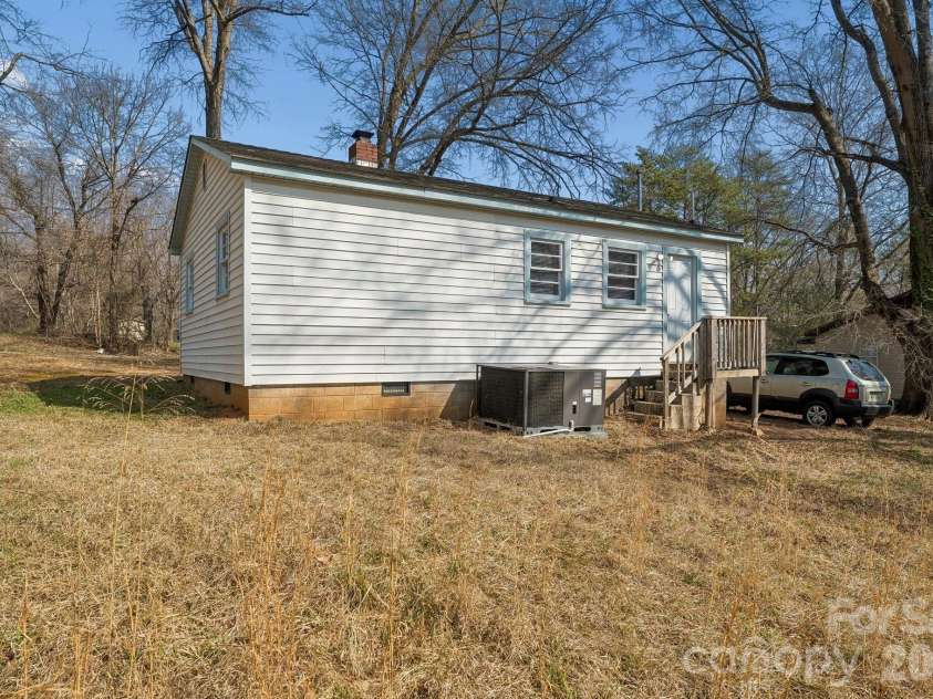 1713 Younger Avenue, Statesville, NC 28677.  MLS# CAR4351306, YatesRealty ID 8321. 