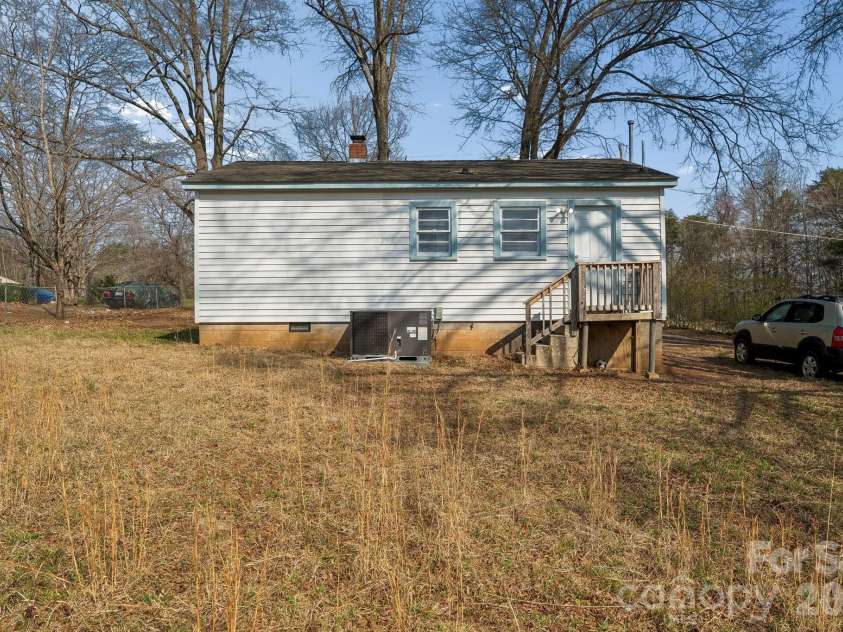 1713 Younger Avenue, Statesville, NC 28677.  MLS# CAR4351306, YatesRealty ID 8321. 