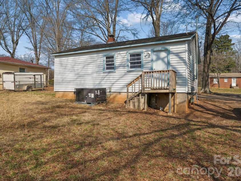 1713 Younger Avenue, Statesville, NC 28677.  MLS# CAR4351306, YatesRealty ID 8321. 