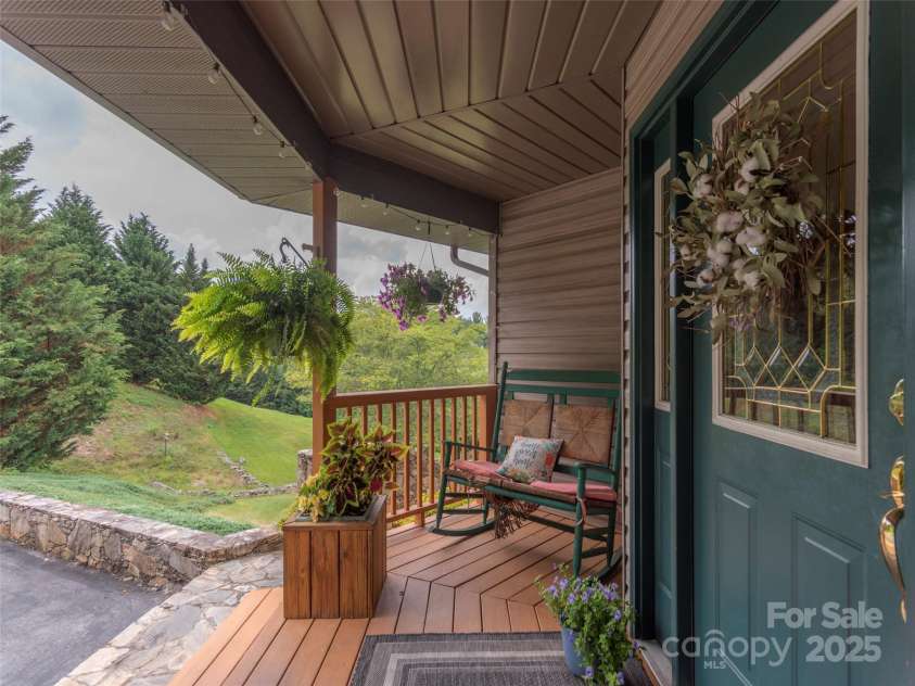 34 Pond View Drive, Waynesville, NC 28786.  MLS# CAR4210248, YatesRealty ID 8322. 