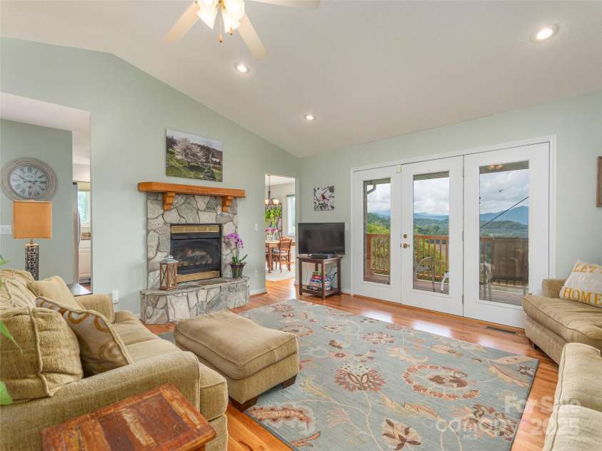 34 Pond View Drive, Waynesville, NC 28786.  MLS# CAR4210248, YatesRealty ID 8322. 