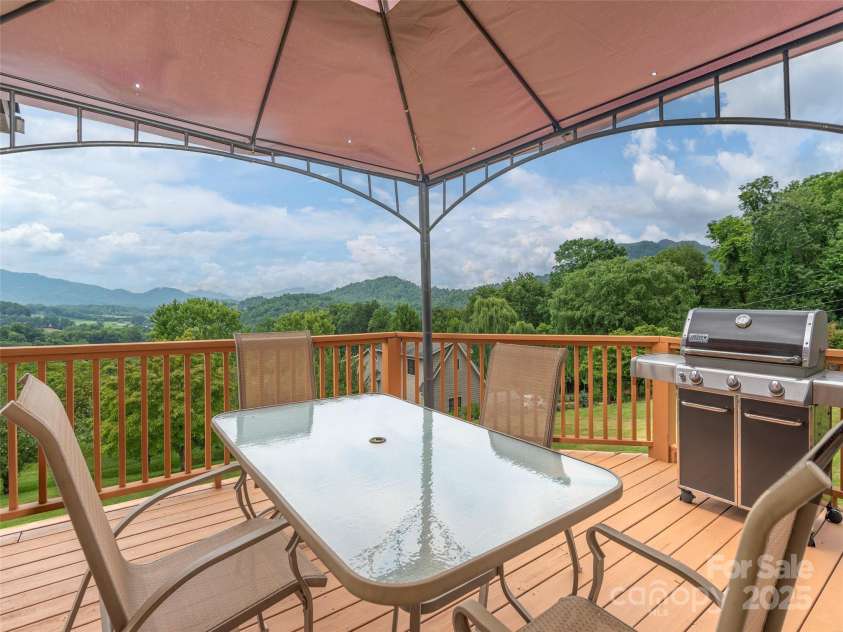 34 Pond View Drive, Waynesville, NC 28786.  MLS# CAR4210248, YatesRealty ID 8322. 