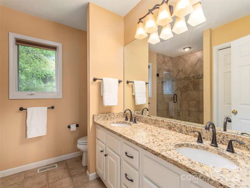 34 Pond View Drive, Waynesville, NC 28786.  MLS# CAR4210248, YatesRealty ID 8322. 
