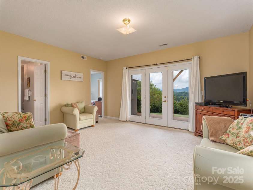 34 Pond View Drive, Waynesville, NC 28786.  MLS# CAR4210248, YatesRealty ID 8322. 