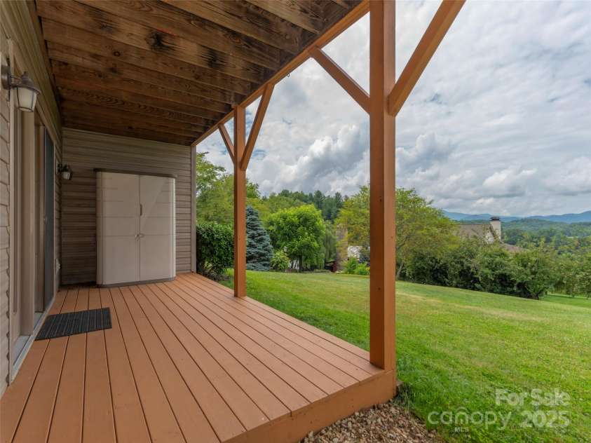 34 Pond View Drive, Waynesville, NC 28786.  MLS# CAR4210248, YatesRealty ID 8322. 