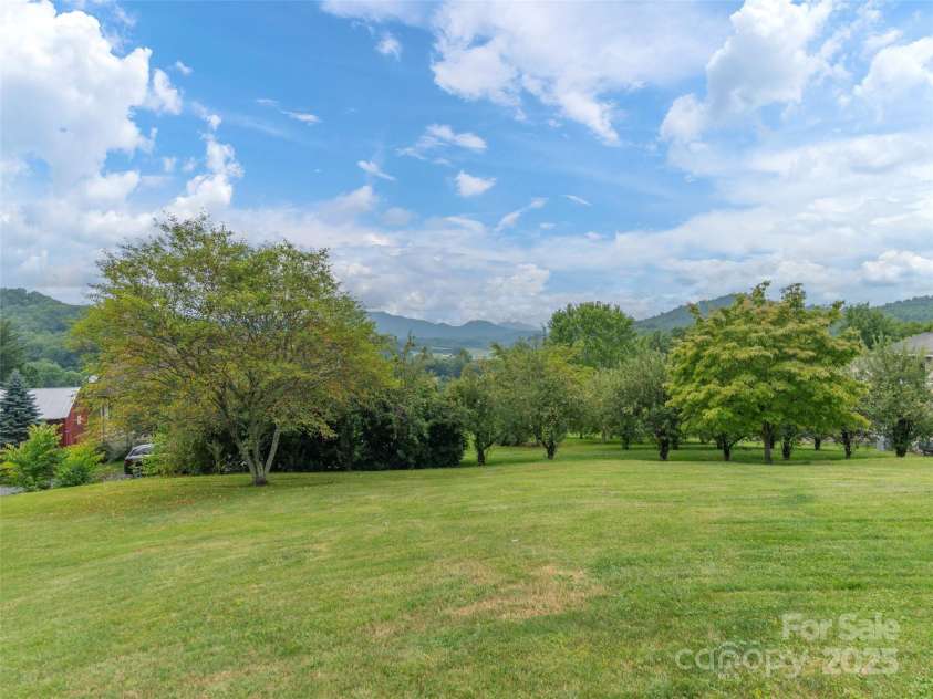 34 Pond View Drive, Waynesville, NC 28786.  MLS# CAR4210248, YatesRealty ID 8322. 
