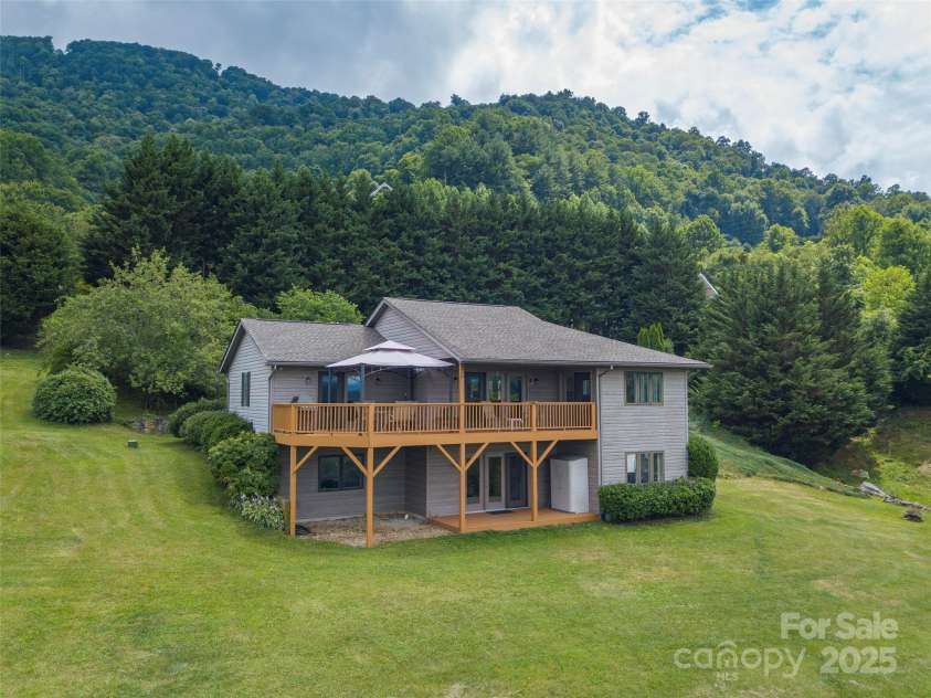34 Pond View Drive, Waynesville, NC 28786.  MLS# CAR4210248, YatesRealty ID 8322. 
